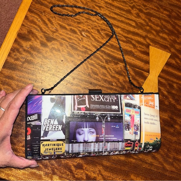NYC Times Square Hard Shell Clutch With Chain Strap Purse - Picture 3 of 10